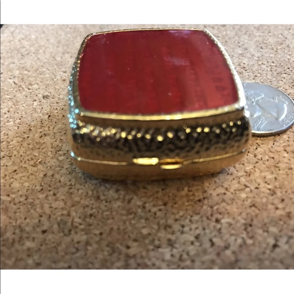 HEAVY SMALL PILL BOX VNTAGE -RED'GOLD-Bloomingdales - 1.5 X 1.5 INCHES- SQUARE - Picture 4 of 6